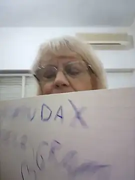 Snapshot of MatureElegantWidow chatting on 05/11/26, 01:22 MatureElegantWidow online show from 05/11/26, 01:22