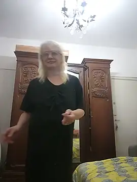 MatureElegantWidow online show from 06/18/26, 11:42