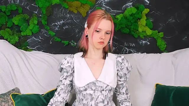 Snapshot of Lina_Veyra chatting on 04/07/26, 12:49 Lina Veyra online show from 04/07/26, 12:49