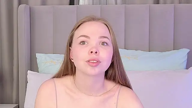 SatinSapphiree online show from 04/29/26, 07:12