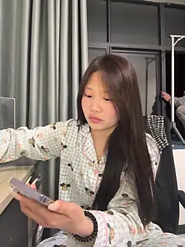 L7D8521 online show from 04/21/26, 12:55