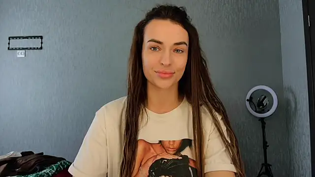 Kira  love1 online show from 04/15/26, 09:16