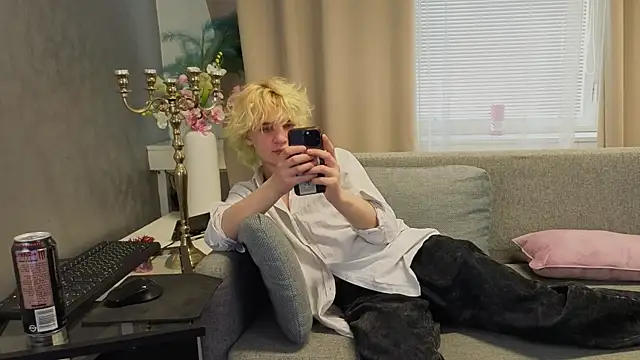 JameMilann online show from 04/25/26, 06:27