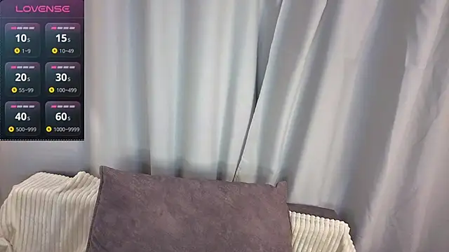 Snapshot of LuraPodraza chatting on 06/24/26, 04:06 LuraPodraza online show from 06/24/26, 04:06
