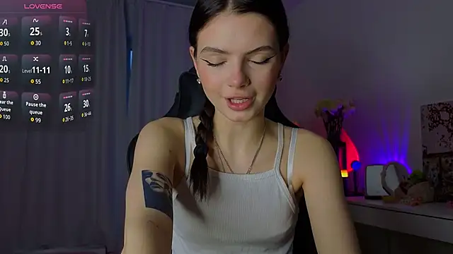 Snapshot of lillly_meow_ chatting on 05/14/26, 06:26 lillly meow online show from 05/14/26, 06:26