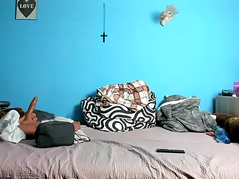 PornoQueeen online show from 04/04/26, 09:40