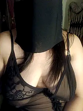 Snapshot of Amira_Egypt chatting on 04/03/26, 10:52 Amira Egypt online show from 04/03/26, 10:52