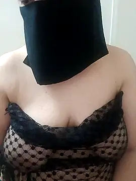 Snapshot of Amira_Egypt chatting on 05/02/26, 10:26 Amira Egypt online show from 05/02/26, 10:26