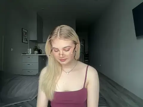 Snapshot of kirtova_ chatting on 05/10/26, 11:15 kirtova online show from 05/10/26, 11:15