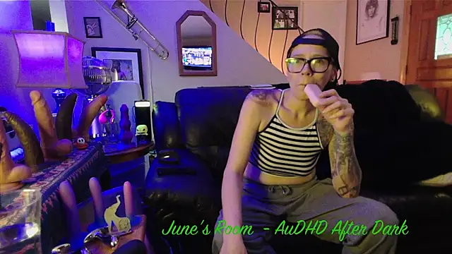 juneafterhours online show from 04/06/26, 01:56
