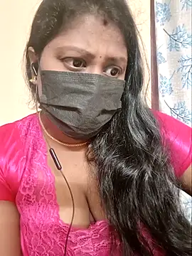 Snapshot of Romantic_Woman chatting on 04/18/26, 02:10 Romantic Woman online show from 04/18/26, 02:10