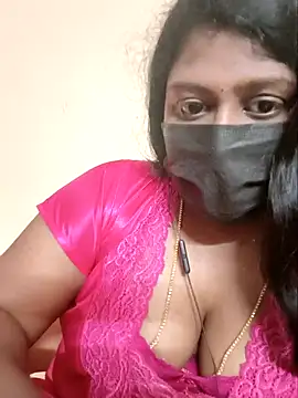 Snapshot of Romantic_Woman chatting on 04/18/26, 07:58 Romantic Woman online show from 04/18/26, 07:58