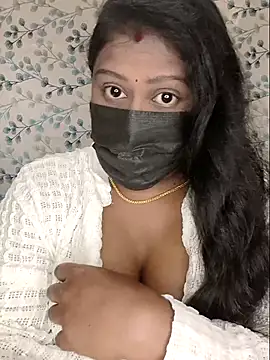 Snapshot of Romantic_Woman chatting on 04/19/26, 05:23 Romantic Woman online show from 04/19/26, 05:23