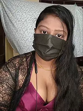Snapshot of Romantic_Woman chatting on 05/18/26, 04:07 Romantic Woman online show from 05/18/26, 04:07