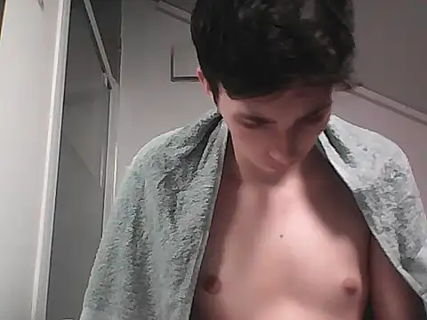 Snapshot of biscotte-du-85 chatting on 04/05/26, 06:32 biscotte-du-85 online show from 04/05/26, 06:32