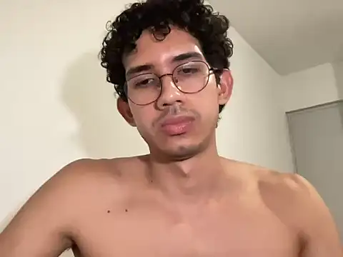 Snapshot of Domincmarles chatting on 04/04/26, 02:32 Domincmarles online show from 04/04/26, 02:32