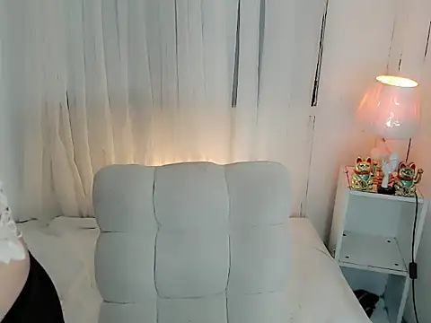Snapshot of xCandy_Hotgirlx chatting on 06/04/26, 11:44 xCandy Hotgirlx online show from 06/04/26, 11:44