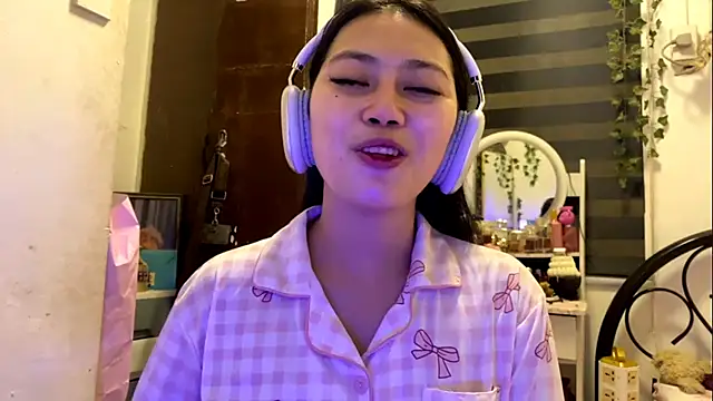 GlindaDejardin online show from 05/14/26, 06:47