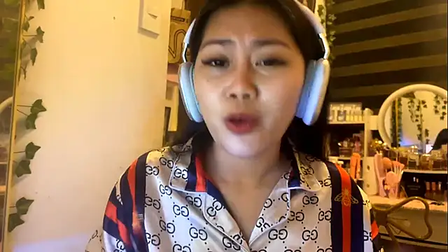GlindaDejardin online show from 05/17/26, 05:20