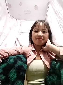 Snapshot of Yo-must chatting on 04/23/26, 07:16 Yo-must online show from 04/23/26, 07:16