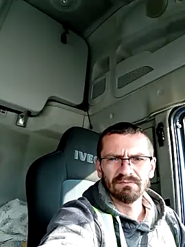 jozsi1995 online show from 04/21/26, 06:31