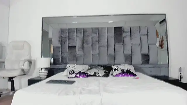 Snapshot of Ashly_bloom_ chatting on 04/15/26, 03:13 Ashly bloom online show from 04/15/26, 03:13