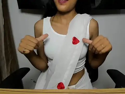 Snapshot of Shanaya_xo chatting on 06/21/26, 05:26 Shanaya xo online show from 06/21/26, 05:26