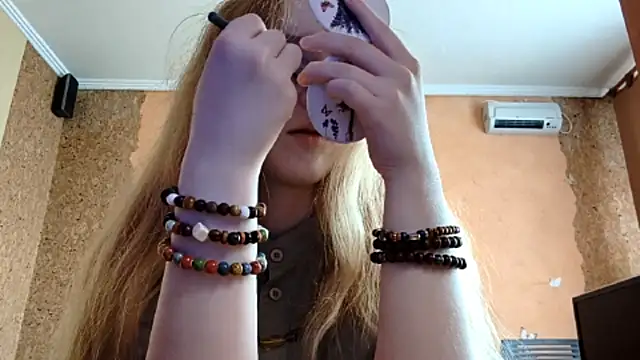 Snapshot of KateVibe_01 chatting on 04/30/26, 11:09 KateVibe 01 online show from 04/30/26, 11:09