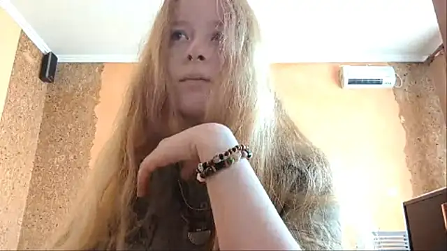 Snapshot of KateVibe_01 chatting on 05/20/26, 10:05 KateVibe 01 online show from 05/20/26, 10:05