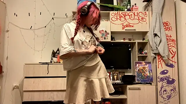 Snapshot of RedHeadCat chatting on 04/04/26, 11:24 RedHeadCat online show from 04/04/26, 11:24