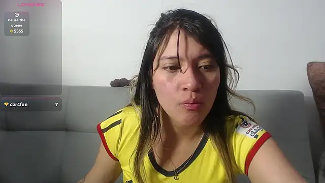 Snapshot of hannajonnes1 chatting on 06/18/26, 01:17 hannajonnes1 online show from 06/18/26, 01:17