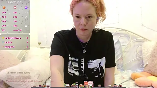 Snapshot of hexbunnie chatting on 05/13/26, 03:04 hexbunnie online show from 05/13/26, 03:04