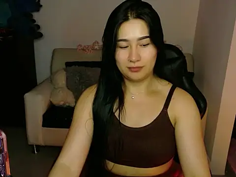 Snapshot of EvelynLeen_ chatting on 04/24/26, 08:00 EvelynLeen online show from 04/24/26, 08:00