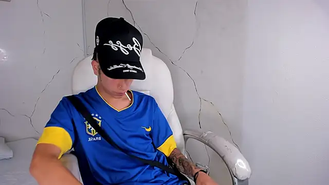 MiloSex  online show from 04/20/26, 08:21