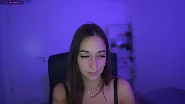 Crystalbrunette18 online show from 04/27/26, 07:45