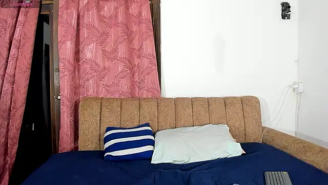 iisabella1 online show from 05/26/26, 06:53