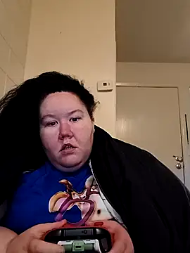 Snapshot of hisalphaqueen27 chatting on 04/18/26, 12:47 hisalphaqueen27 online show from 04/18/26, 12:47