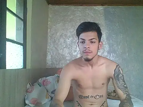 Snapshot of robertmrn112 chatting on 05/30/26, 07:27 robertmrn112 online show from 05/30/26, 07:27