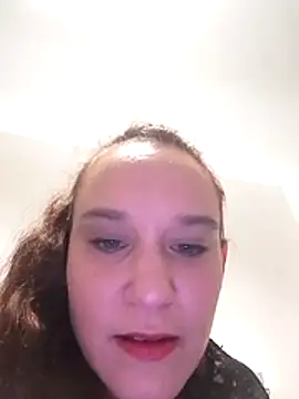 Snapshot of Maggie38 chatting on 04/14/26, 02:12 Maggie38 online show from 04/14/26, 02:12