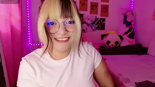 Snapshot of ZoeyDoll_ chatting on 05/04/26, 08:38 ZoeyDoll online show from 05/04/26, 08:38