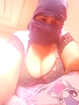 Snapshot of Monita-56 chatting on 04/07/26, 09:43 Monita-56 online show from 04/07/26, 09:43