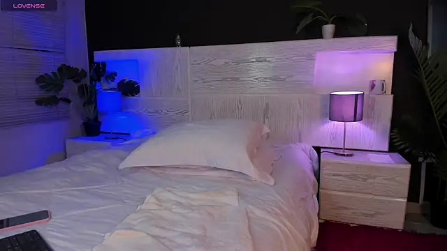 angelina hilton online show from 04/23/26, 11:42