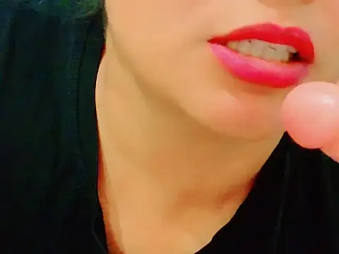 Snapshot of MojaditPussy chatting on 05/02/26, 12:10 MojaditPussy online show from 05/02/26, 12:10