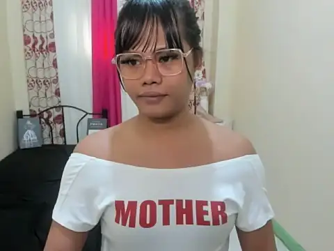 Snapshot of Seductive_terra chatting on 04/25/26, 06:27 Seductive terra online show from 04/25/26, 06:27