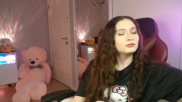 solitudebby online show from 04/18/26, 06:12