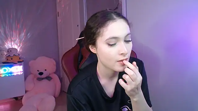 solitudebby online show from 04/18/26, 07:58