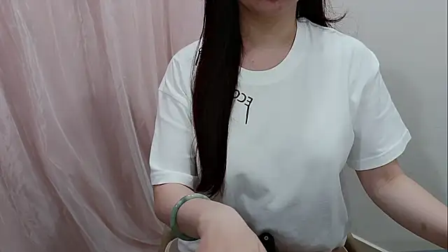 Snapshot of minami-yuiyui chatting on 05/20/26, 01:34 minami-yuiyui online show from 05/20/26, 01:34