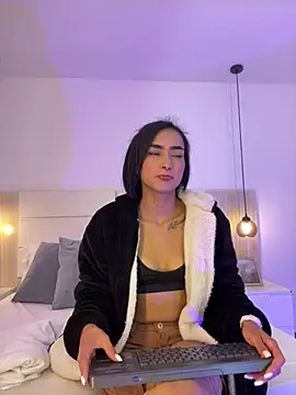 dhalia lux  online show from 04/24/26, 01:41