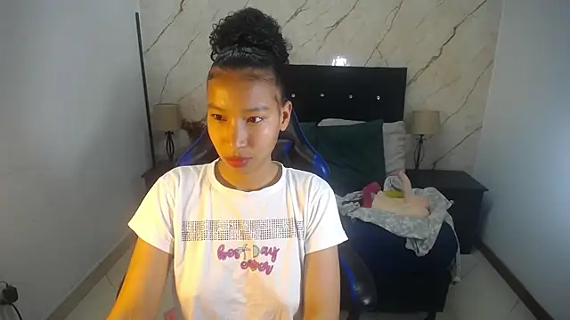 hasley cute online show from 05/05/26, 07:22