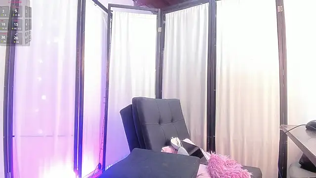 JadeMills2 online show from 04/18/26, 07:51